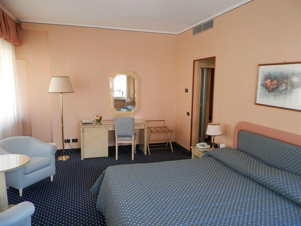 Augustus Hotel Biella Bagian luar foto