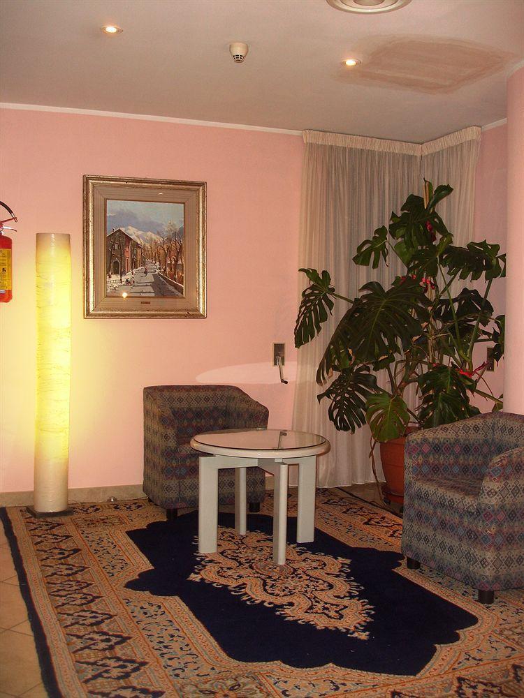 Augustus Hotel Biella Bagian luar foto