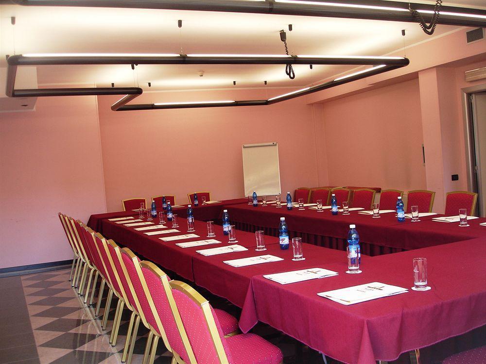 Augustus Hotel Biella Bagian luar foto