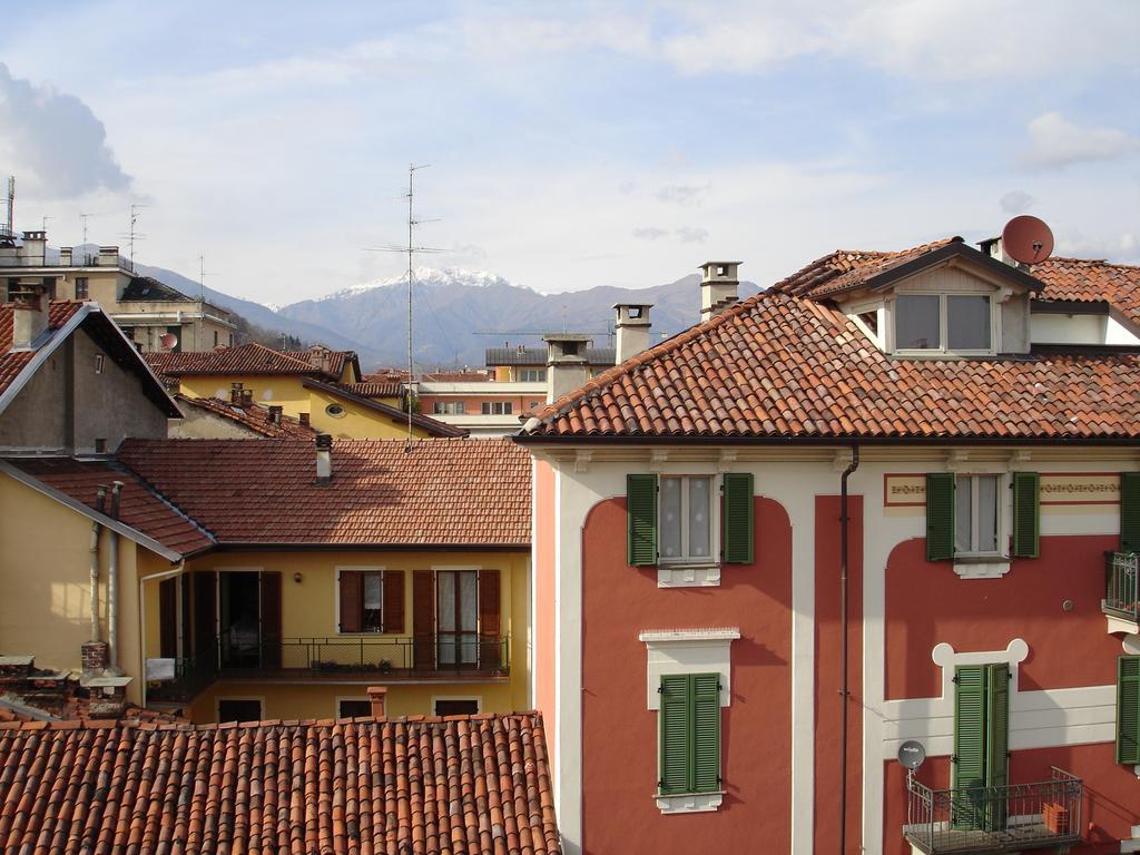 Augustus Hotel Biella Bagian luar foto