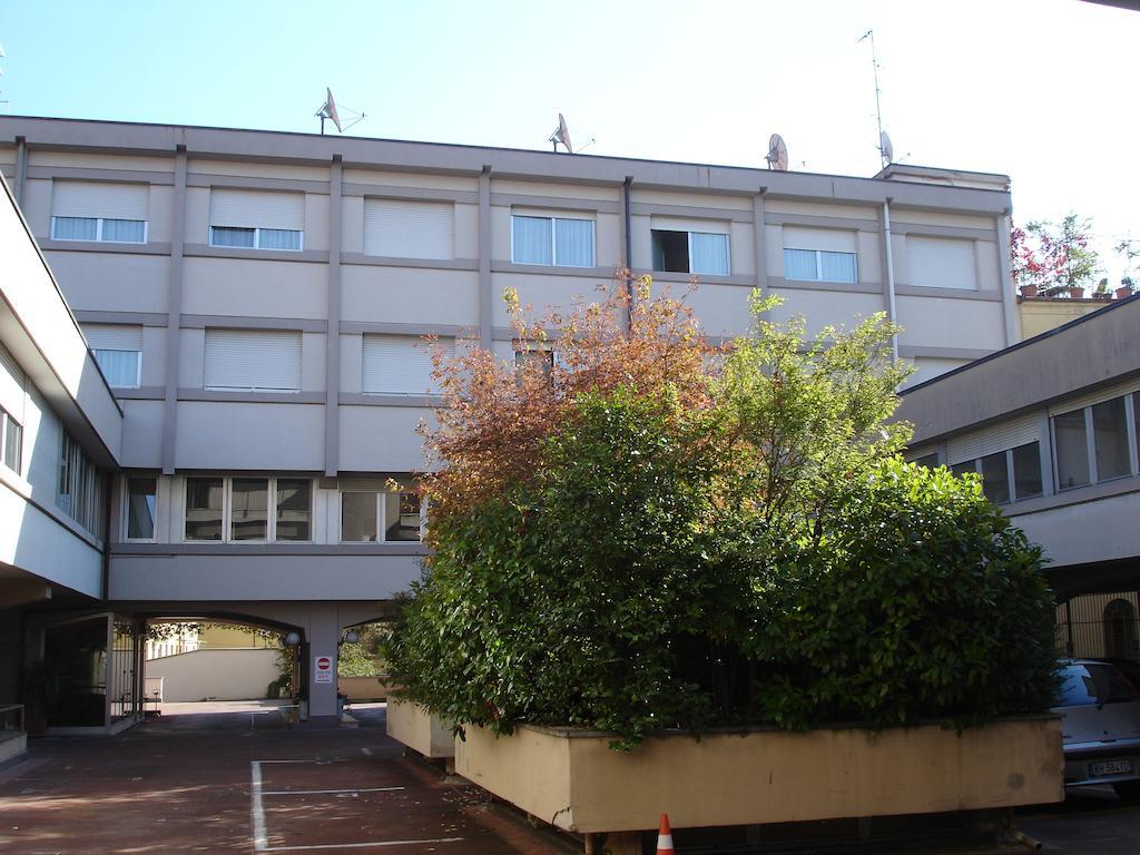 Augustus Hotel Biella Bagian luar foto