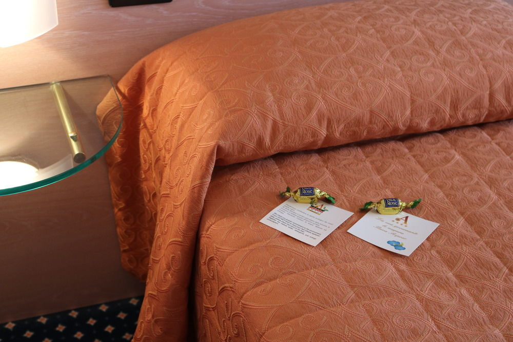 Augustus Hotel Biella Bagian luar foto