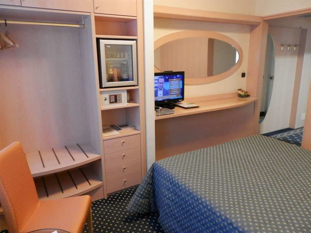 Augustus Hotel Biella Bagian luar foto