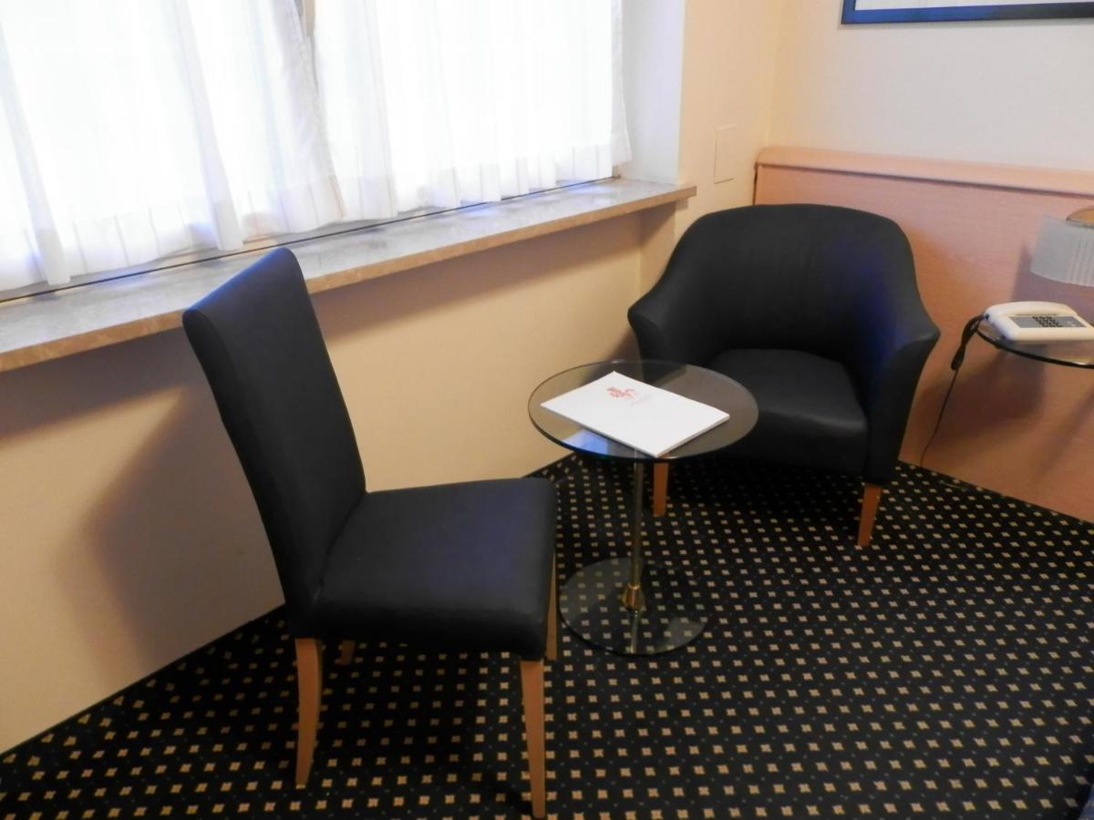 Augustus Hotel Biella Ruang foto
