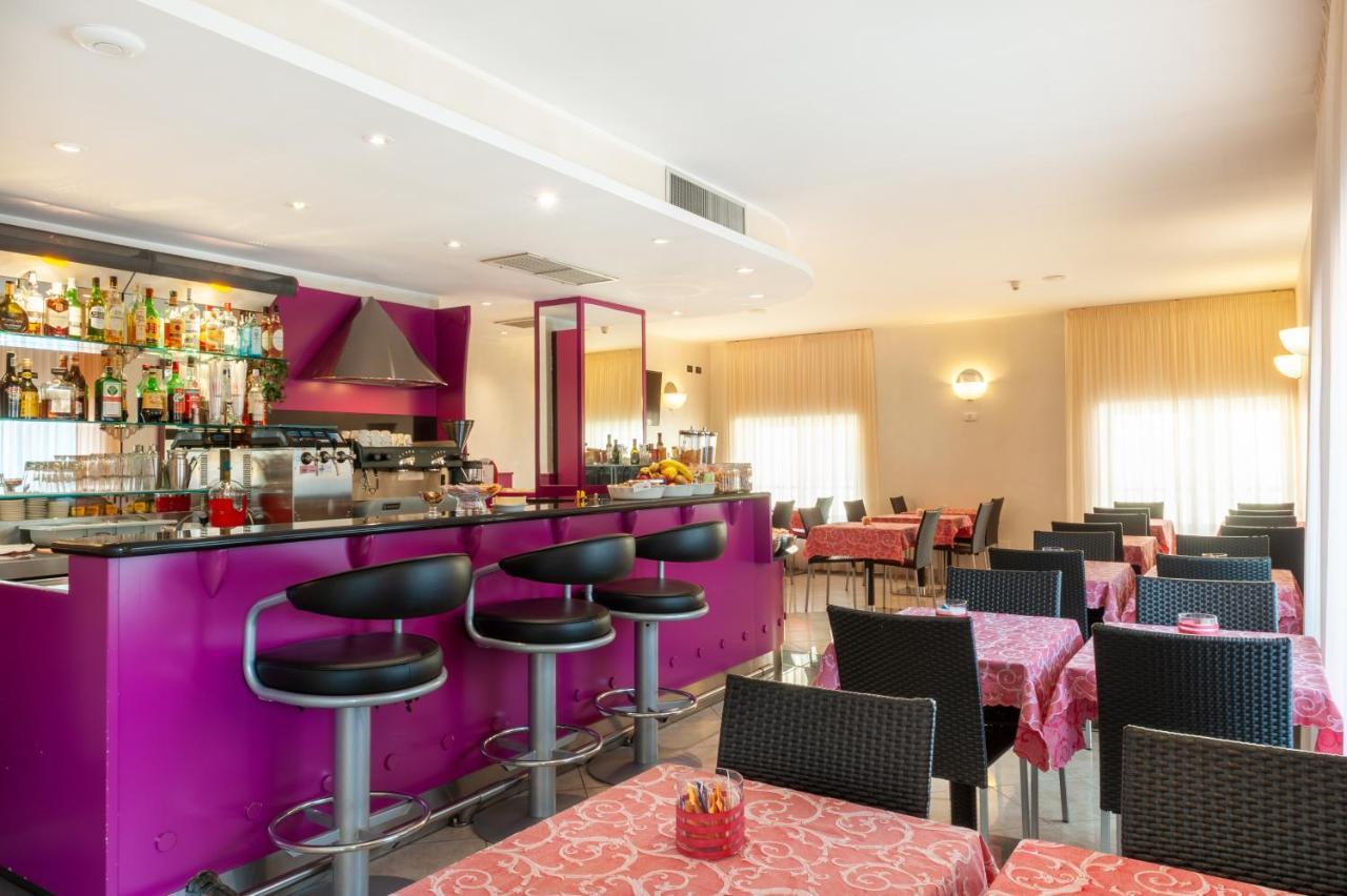 Augustus Hotel Biella Bagian luar foto