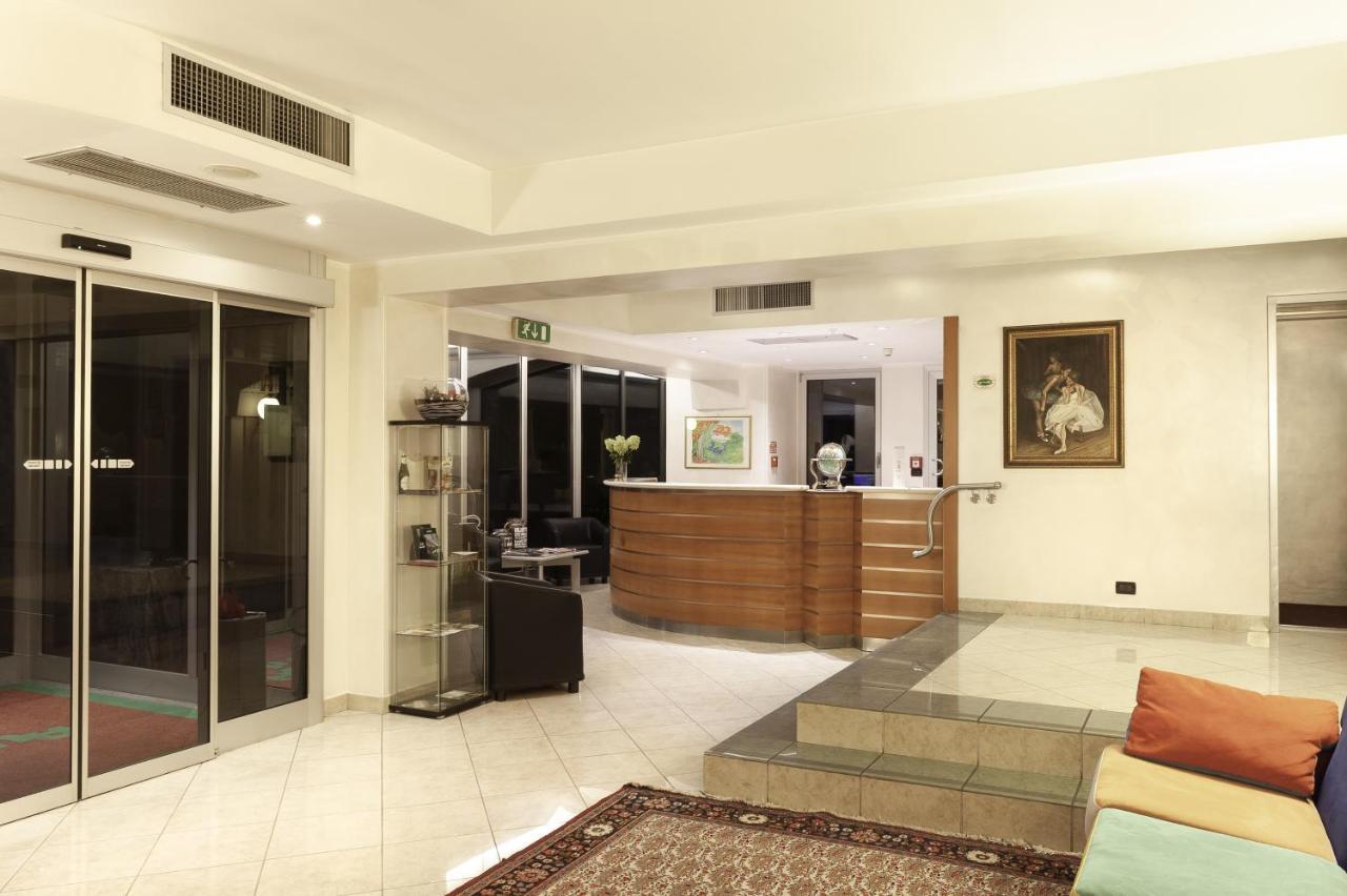 Augustus Hotel Biella Bagian luar foto
