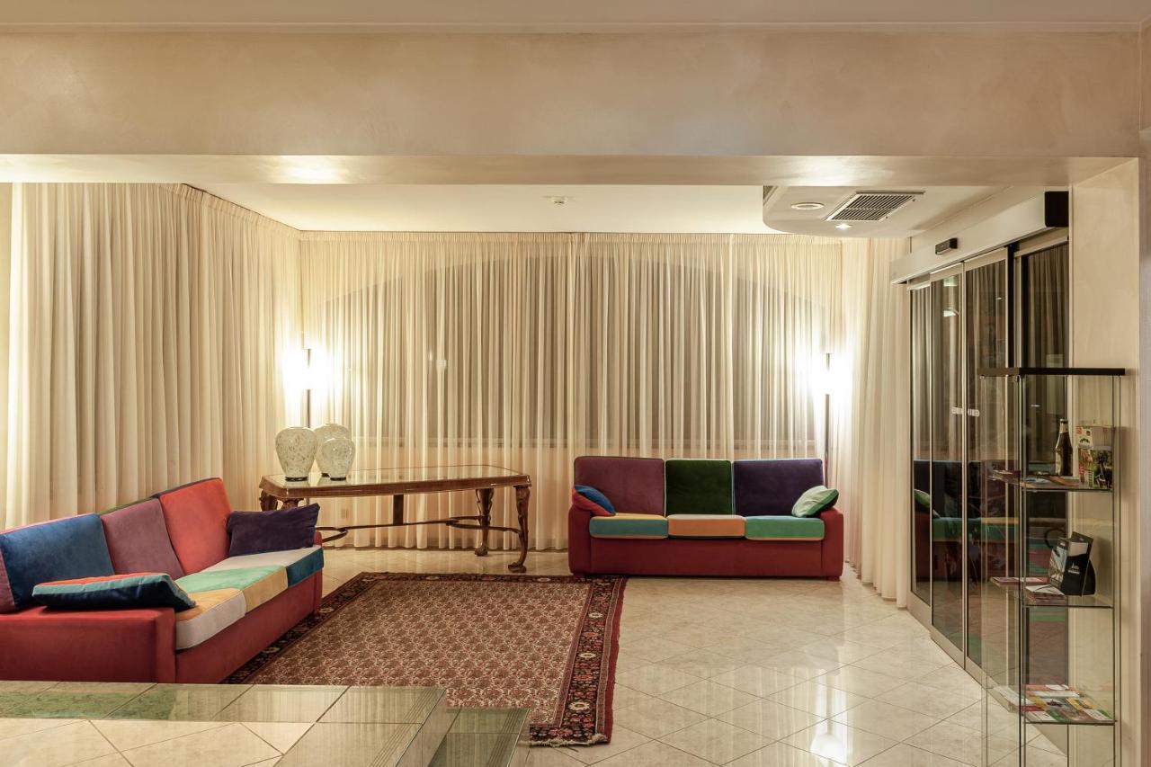 Augustus Hotel Biella Bagian luar foto