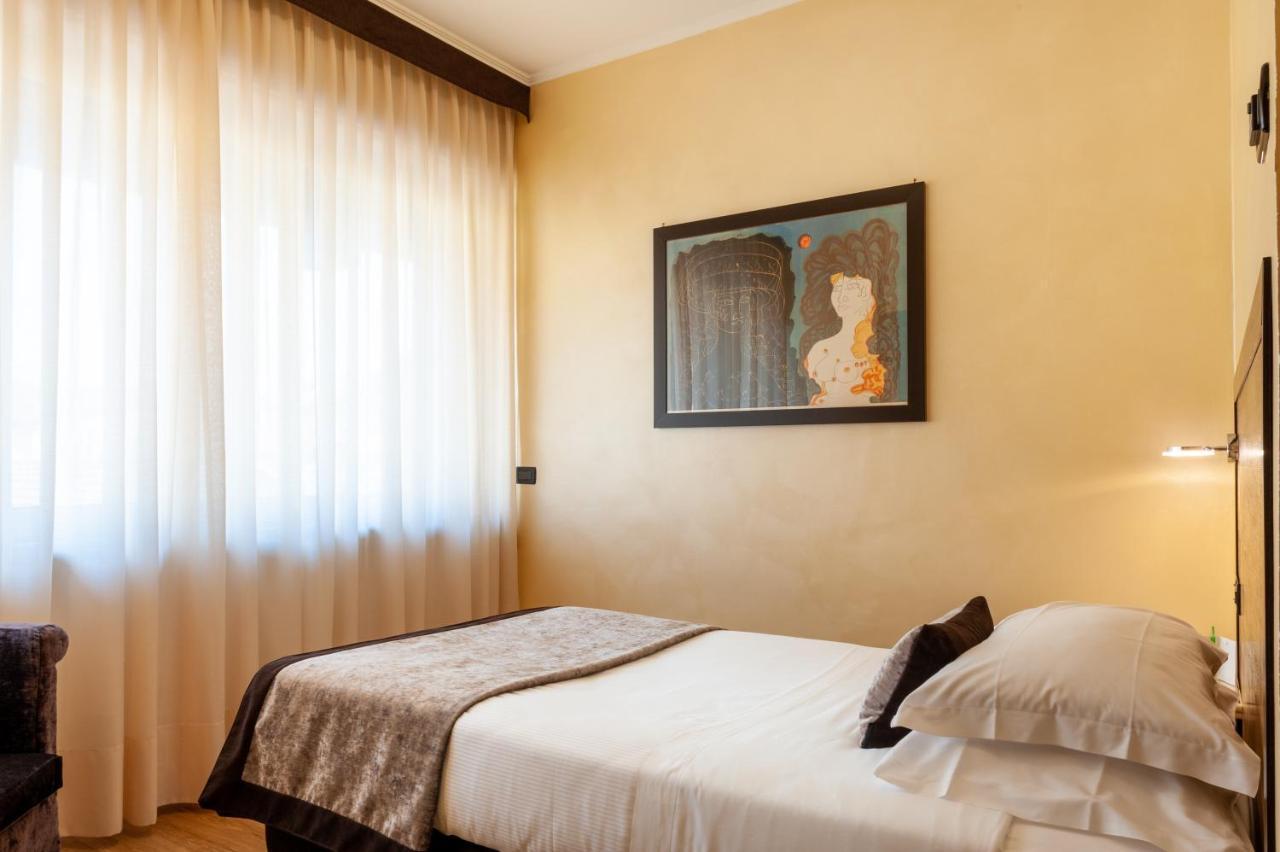 Augustus Hotel Biella Bagian luar foto